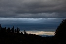 06 遠く赤城山がシルエットで浮かぶ晩秋〜初冬の夕暮れです。Canon EOS 5D Mark II　Canon EF70〜200mmF4