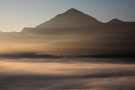 07 朝日と雲海に浮かぶ幻想的な武甲山です。Canon EOS 5D Mark IV　Canon EF70〜200mmF4
