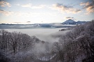 03 そんな絶景を２回にわたりお送りします。今日は「光」編。今回は展望台ではなく、雪化粧した木々の綺麗な旅立ちの丘近辺で撮影しました。Canon EOS 5D Mark IV　Canon EF24〜105mmF4