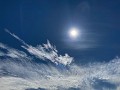 01 爽やかな秋晴れのジョギング日和(^ ^) ふと空を見上げると彩雲が…  iPhone SE