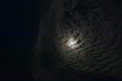 05 そして今宵は中秋の名月、良夜とも呼ばれます。たなびく雲の絶え間よりもれ出づる月を撮影しました。左は木星です。Canon EOS 5D Mark IV　Canon EF24〜105mmF4