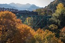03 現在、武州日野駅手前の安谷川橋梁付近は綺麗に色付いています。Canon EOS 5D Mark IV　Canon EF24〜105mmF4