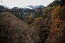 01 今日は11月に撮影した秋の秩父路を行くSLをお楽しみください。安谷川渓谷も晩秋の風情です。Canon EOS 5D Mark IV　Canon EF24〜105mmF4