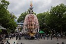 01 25日秩父ミューズパークで行われる全国植樹祭の秩父市記念事業として、秩父祭と川瀬祭の笠鉾・屋台の特別公開が行われました。秩父夜祭６基、川瀬祭８基の山車が一斉に公開される初めての試みです。中でも普段は笠をつけないで曳行される中近、下郷の笠鉾が笠をつけて展示、曳行される久しぶりの機会となりました。写真は秩父神社内に展示される下郷笠鉾です。Canon EOS 5D Mark IV　Canon EF24〜105mmF4
