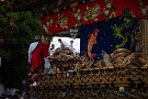 15 上町屋台越しに川瀬祭りの番場屋台です。Canon EOS 5D Mark IV　Canon EF24〜105mmF4