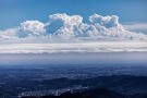 01 今日もタカを撮りに皇鈴山へ行ってみました。千葉方面には台風26号の巨大な積乱雲が見えました。Canon EOS 5D Mark IV　SIGMA 150-600mm F5-6.3 DG OS HSM Contemporary