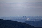 04 手前が西武ベルーナドーム、奥のツインタワーが東京電力横浜火力発電所、上がサシバです。Canon EOS 5D Mark IV　SIGMA 150-600mm F5-6.3 DG OS HSM Contemporary
